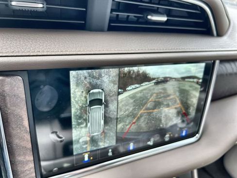 Used 2024 GMC Yukon XL Denali image 13