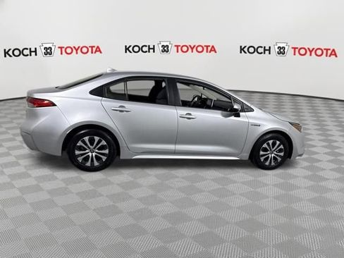 Used 2021 Toyota Corolla LE image 9