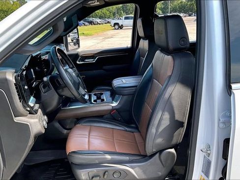 Used 2024 Chevrolet Silverado 2500 High Country w/ High Country Premium Package AWD/4WD image 22