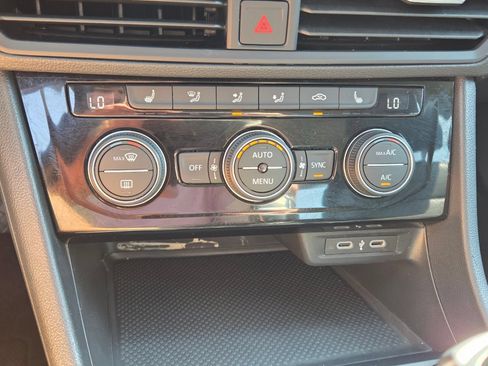 Used 2024 Volkswagen Jetta SE FWD image 22