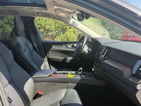 Used 2023 Volvo XC60 B5 Plus w/ Climate Package AWD/4WD image 9