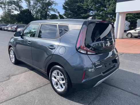 Used 2024 Kia Soul LX w/ Option Group 015 FWD image 3