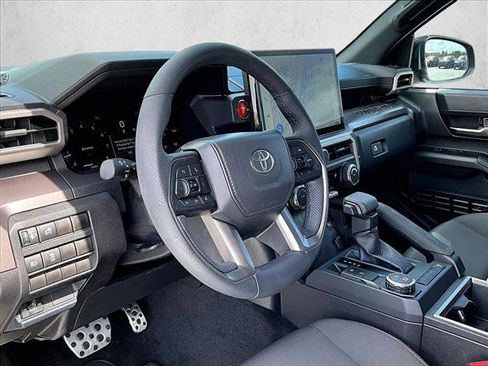 Used 2025 Toyota Tacoma TRD Sport image 14