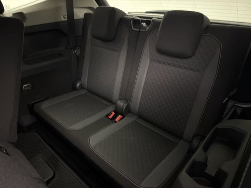 Used 2021 Volkswagen Tiguan S image 17