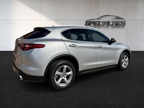 Used 2018 Alfa Romeo Stelvio AWD image 32