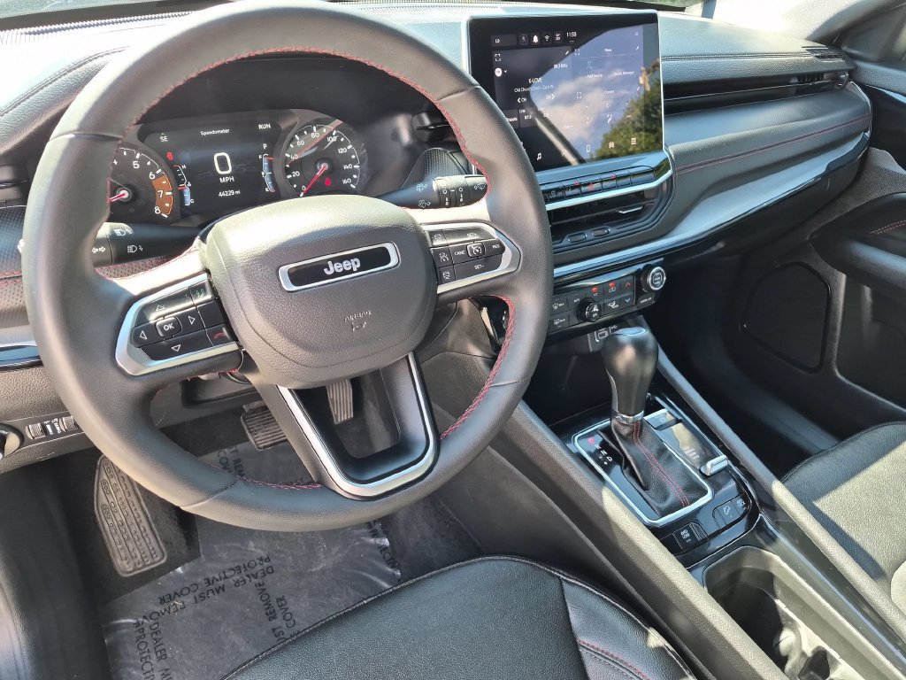 Used 2025 Jeep Compass Trailhawk AWD/4WD image 11