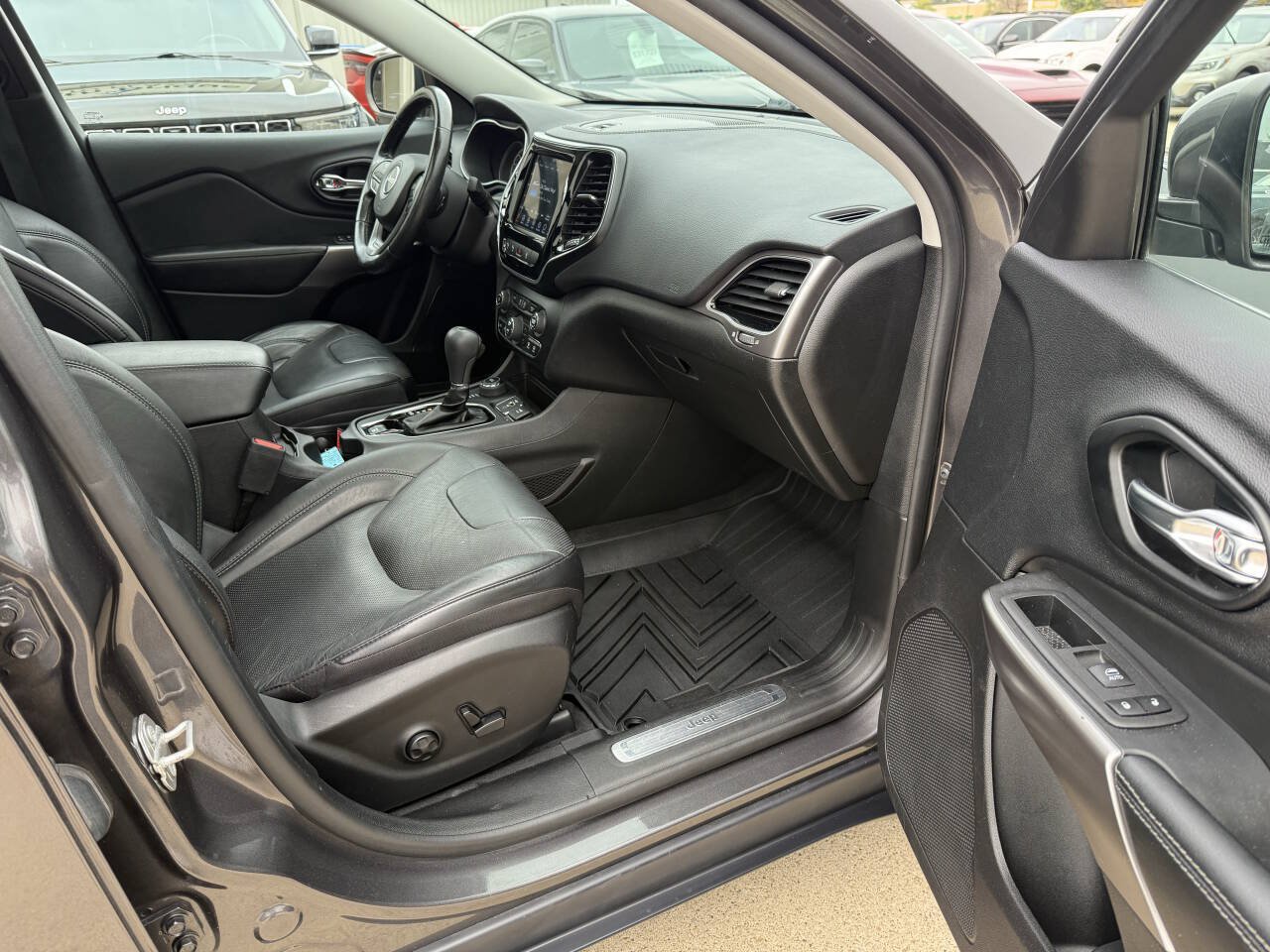 Used 2021 Jeep Cherokee Limited AWD/4WD image 11