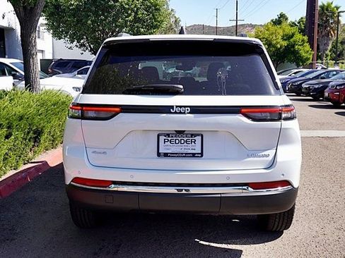 New 2024 Jeep Grand Cherokee Laredo AWD/4WD image 10