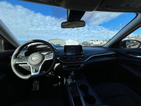 Used 2025 Nissan Altima 2.5 SV FWD image 34