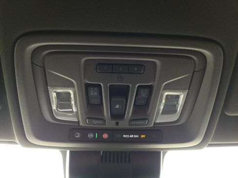 Used 2024 GMC Sierra 1500 Denali w/ Technology Package AWD/4WD image 15