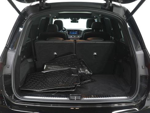 Used 2024 Mercedes-Benz GLS 450 4MATIC image 9