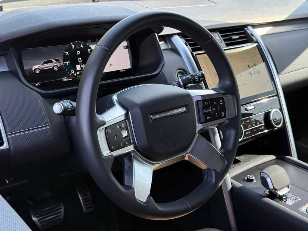 Used 2024 Land Rover Discovery Dynamic SE AWD/4WD image 20