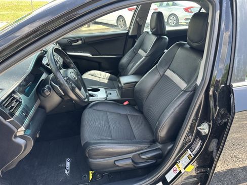 Used 2014 Toyota Camry SE image 14