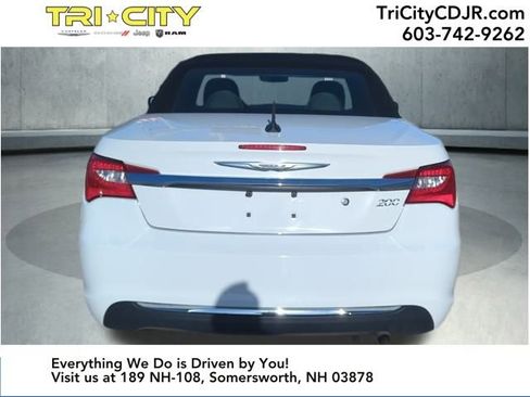 Used 2011 Chrysler 200 Touring image 4