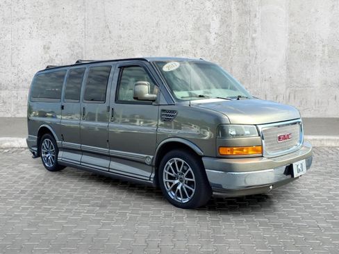 Used 2011 GMC Savana 1500 RWD image 2