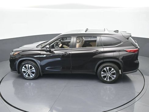 Used 2022 Toyota Highlander XLE FWD image 48
