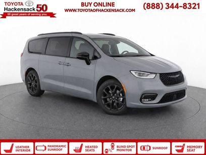 Used 2025 Chrysler Pacifica Limited