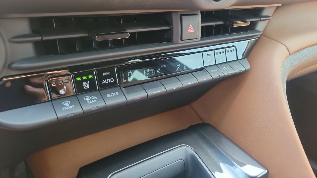 Certified 2025 Toyota Crown Signia w/ Advanced Technology Package AWD/4WD image 18
