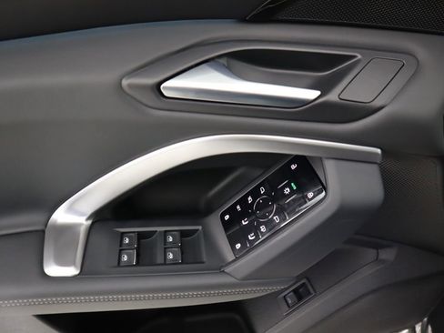 Used 2025 Audi Q5 Premium w/ Convenience Package image 24