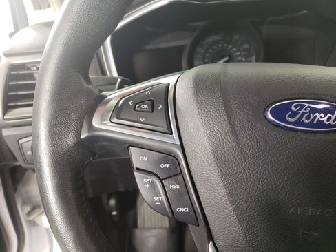 Used 2017 Ford Fusion SE w/ Fusion SE Technology Package image 18