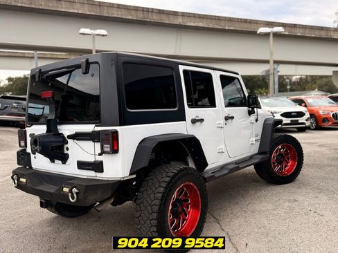 Used 2017 Jeep Wrangler Unlimited Sahara w/ Max Tow Package AWD/4WD image 8