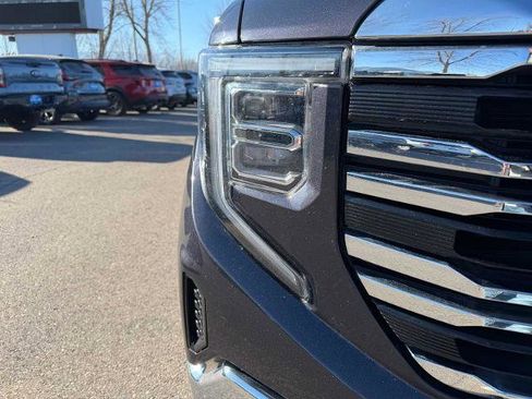 Used 2025 GMC Sierra 1500 SLT image 3