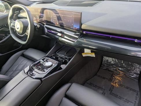 Used 2025 BMW 530i xDrive w/ Premium Package image 26