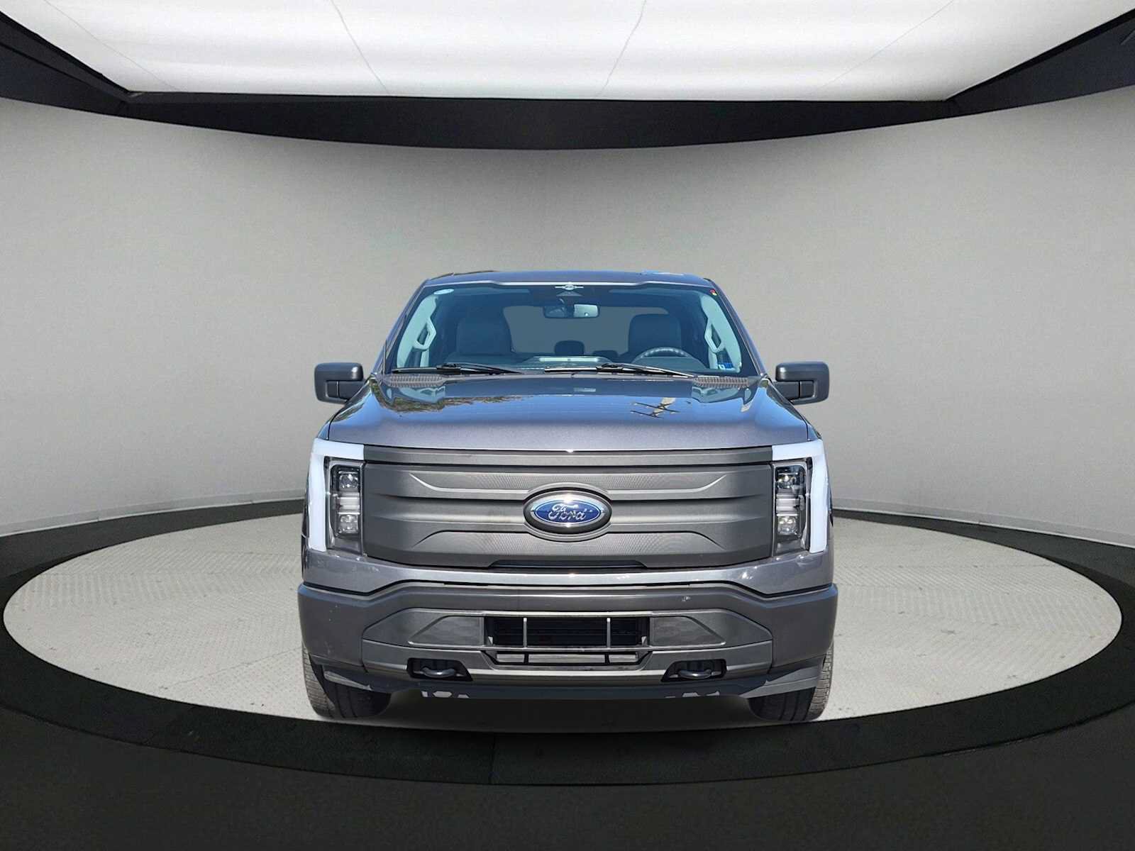 Used 2023 Ford F150 Lightning 4x4 SuperCrew image 3