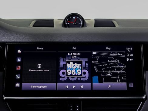 Certified 2023 Porsche Cayenne Coupe image 12