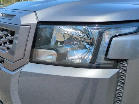 Used 2025 Nissan Frontier SV w/ SV Convenience Package image 9