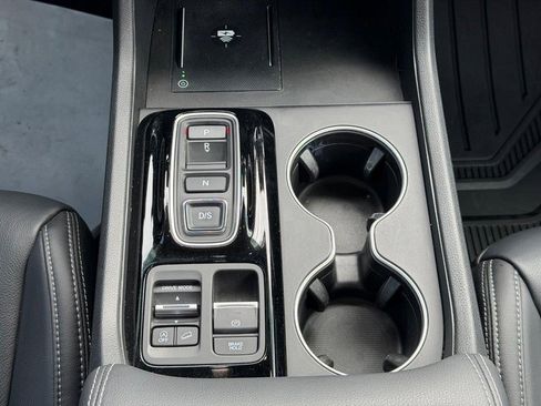 Used 2025 Honda Pilot Touring image 16