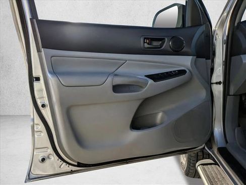 Used 2012 Toyota Tacoma PreRunner image 10