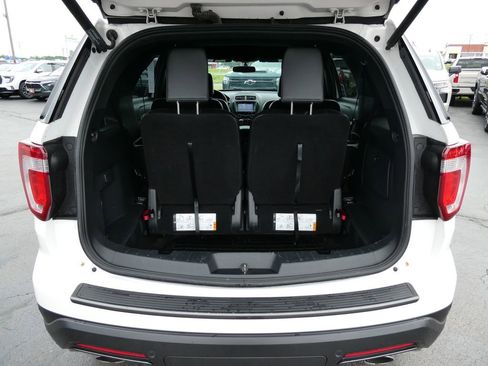 Used 2018 Ford Explorer XLT w/ Equipment Group 202A FWD image 16