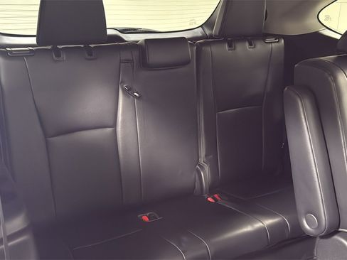 Certified 2023 Toyota Highlander XLE image 17