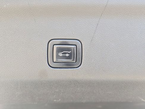 Used 2022 Cadillac Escalade Premium Luxury Platinum image 14