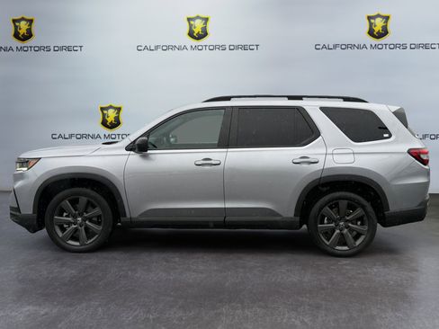 Used 2024 Honda Pilot Sport image 2