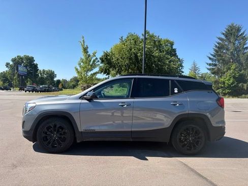 Used 2020 GMC Terrain SLE w/ Driver Convenience Package FWD image 2