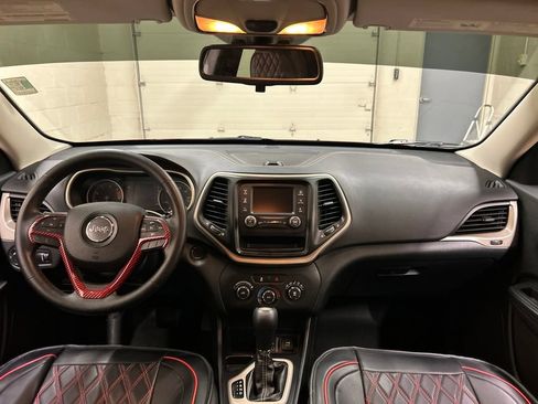 Used 2016 Jeep Cherokee Sport FWD image 18