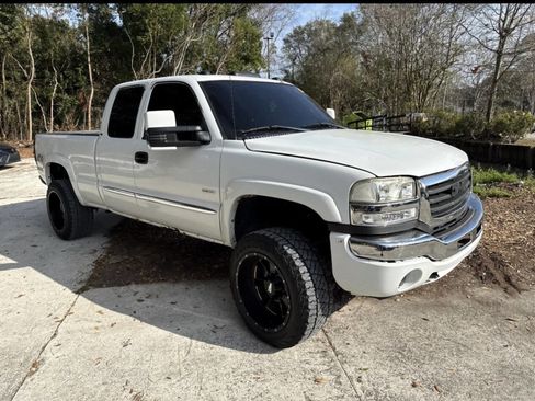 Used 2004 GMC Sierra 2500 SLE w/ Heavy-Duty Power Package image 2