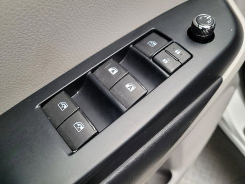 Used 2018 Toyota Highlander XLE image 27