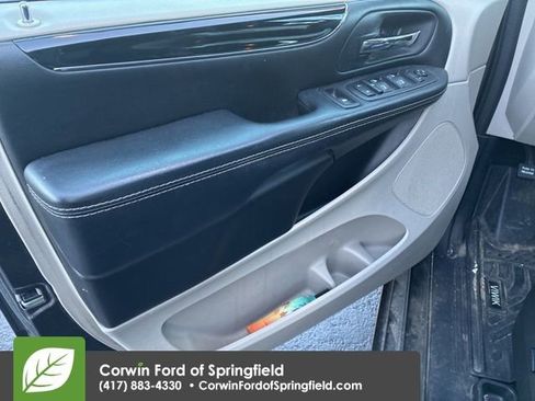 Used 2020 Dodge Grand Caravan SXT image 13