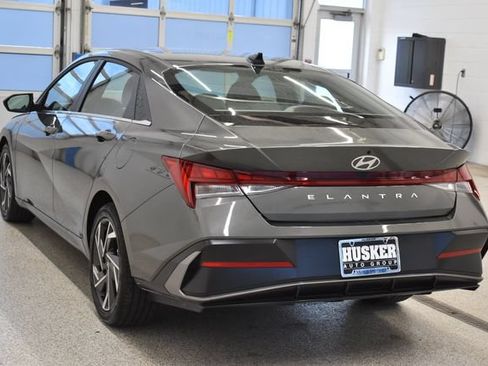 Used 2025 Hyundai Elantra SEL FWD image 10