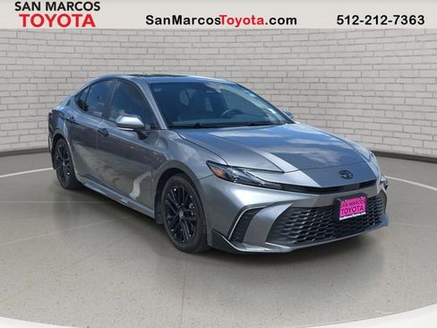 Used 2025 Toyota Camry SE w/ Convenience Package FWD image 3