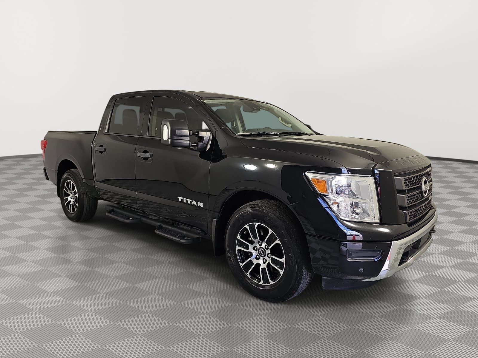 Used 2023 Nissan Titan SV w/ SV Convenience Package RWD image 2