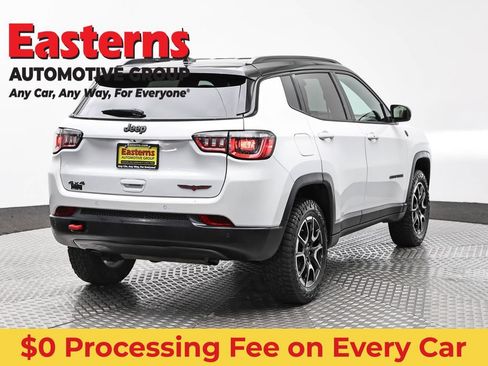 Used 2025 Jeep Compass Trailhawk AWD/4WD image 5