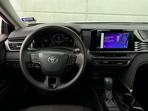 Used 2025 Toyota Camry LE image 13
