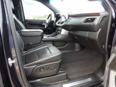 Used 2024 Chevrolet Tahoe Premier RWD image 11