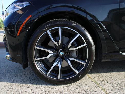 Used 2022 BMW X7 xDrive40i w/ M Sport Package AWD/4WD image 11