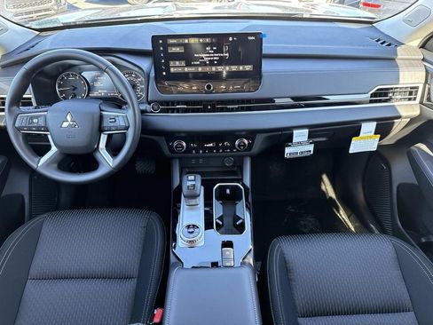 New 2026 Mitsubishi Outlander ES image 17
