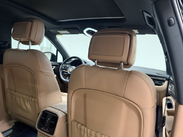Certified 2026 Porsche Macan AWD/4WD image 26